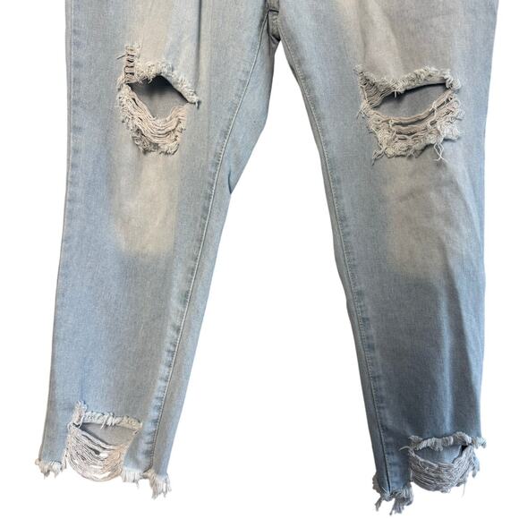 SHEIN Plus Size 1XL Distressed Ripped Light Wash Jeans - Picture 4 of 6